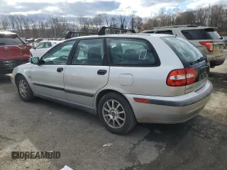 2001 Volvo V40 z VIN YV1VW29581F738166, wystawiony jako Copart lot #86166264 z przebiegiem 83 518 mil mil oraz Tytuł czysty. Historia ofert i sprzedaży dostępna na DreamBid. Obrazek 2.