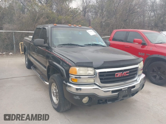 2003 GMC Sierra 1500HD SLE z VIN 1GTGC13U63F241508, wystawiony jako IAAI lot #41736802 z przebiegiem 228 853 mil mil oraz . Historia ofert i sprzedaży dostępna na DreamBid. Obrazek 1.