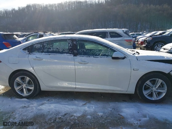 2018 Buick Regal Sportback Preferred with VIN W04GL6SXXJ1136418, listed as a IAAI auction lot 41144124 with NaN miles. Bid and sale history available at carsss.com. Image 13.