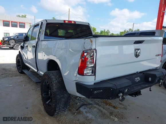 2018 Ram 2500 Tradesman with VIN 3C6UR5CL0JG121853, listed as a IAAI auction lot 41698434 with 61,443 mi miles. Bid and sale history available at carsss.com. Image 3.
