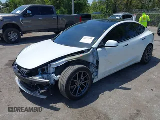 2022 Tesla Model 3 Long Range z VIN 5YJ3E1EB4NF163001, wystawiony jako IAAI lot #42211705 z przebiegiem 53 487 mil mil oraz . Historia ofert i sprzedaży dostępna na DreamBid. Obrazek 18.