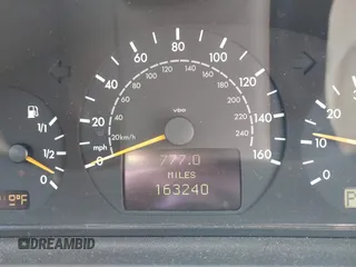 2000 Mercedes-Benz E-Class with VIN WDBJF82J2YX037818, listed as a IAAI auction lot 41910044 with 163,240 mi miles. Bid and sale history available at carsss.com. Image 7.