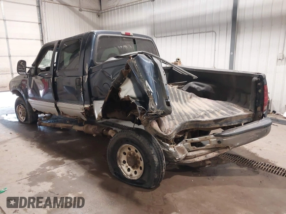 2001 Ford Super Duty F-250 XL with VIN 1FTNW21FX1EC34184, listed as a IAAI auction lot 40381913 with 230,400 mi miles. Bid and sale history available at carsss.com. Image 3.