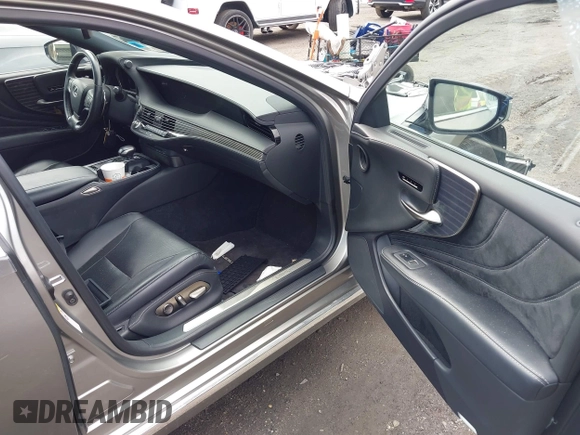 2018 Lexus LS 500 z VIN JTHC51FFXJ5003586, wystawiony jako IAAI lot #42009500 z przebiegiem 76 341 mil mil oraz . Historia ofert i sprzedaży dostępna na DreamBid. Obrazek 5.