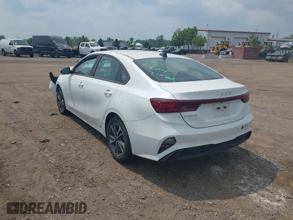 2023 Kia Forte LXS z VIN 3KPF24AD6PE611746, wystawiony jako IAAI lot #42427246 z przebiegiem 56 552 mil mil oraz . Historia ofert i sprzedaży dostępna na DreamBid. Obrazek 3.