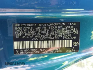 2007 Toyota Yaris z VIN JTDJT923575094820, wystawiony jako IAAI lot #42297736 z przebiegiem 201 052 mil mil oraz . Historia ofert i sprzedaży dostępna na DreamBid. Obrazek 9.