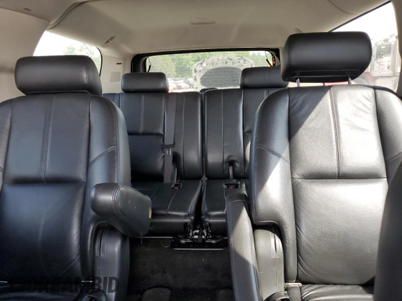 2008 Chevrolet Suburban 3LT z VIN 3GNFC16048G136659, wystawiony jako Copart lot #56365625 z przebiegiem 206 136 mil mil oraz Czysty tytuł • Clean title. Historia ofert i sprzedaży dostępna na DreamBid. Obrazek 10.
