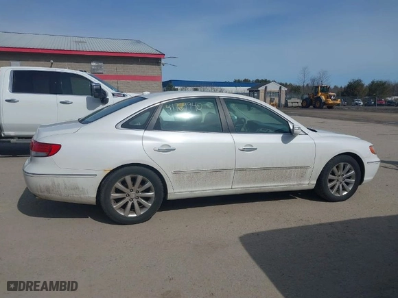 2009 Hyundai Azera Limited with VIN KMHFC46F99A368183, listed as a IAAI auction lot 41769940 with NaN miles. Bid and sale history available at carsss.com. Image 14.