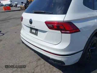 2024 Volkswagen Tiguan SE R-Line Black with VIN 3VVCB7AX7RM085619, listed as a IAAI auction lot 42325566 with 10,615 mi miles and . Bid and sale history available at DreamBid. Image 4.