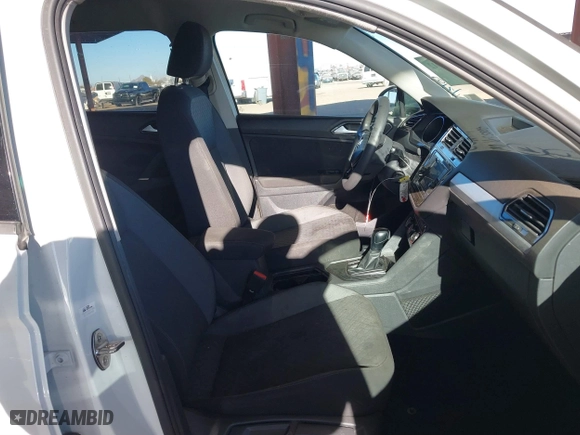 2018 Volkswagen Tiguan S with VIN 3VV1B7AX3JM091025, listed as a IAAI auction lot 41395912 with 58,840 mi miles. Bid and sale history available at carsss.com. Image 5.