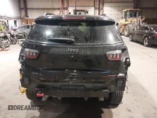 2023 Jeep Compass Trailhawk z VIN 3C4NJDDN5PT552364, wystawiony jako IAAI lot #41405314 z przebiegiem 20 823 mil mil oraz . Historia ofert i sprzedaży dostępna na DreamBid. Obrazek 17.