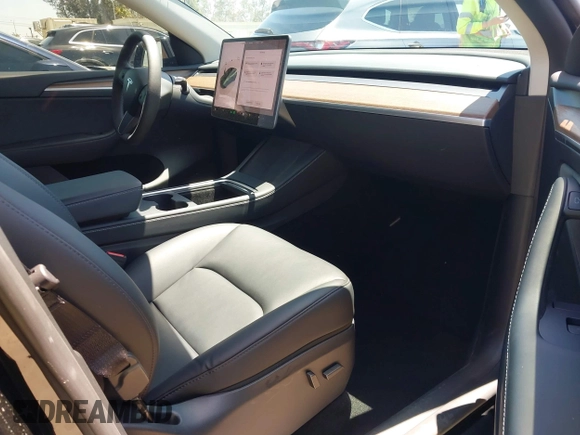 2024 Tesla Model Y с VIN 7SAYGDED2RF111670, выставлен на аукционе IAAI как лот 42321121 с пробегом 13 806 миль миль и . История ставок и продаж доступна на DreamBid. Изображение 5.