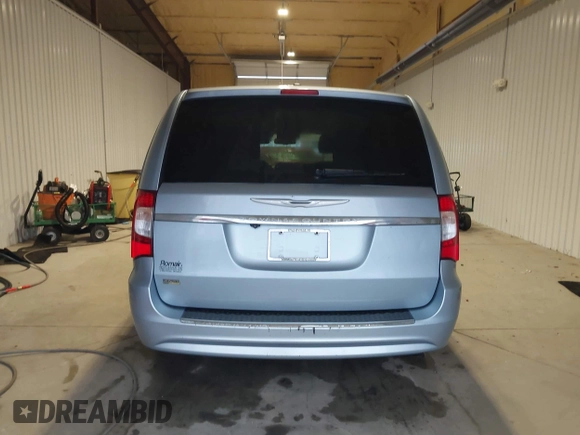 2013 Chrysler Town & Country Touring with VIN 2C4RC1BG8DR689862, listed as a IAAI auction lot 41082531 with 181,447 mi miles. Bid and sale history available at carsss.com. Image 16.