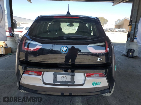 2015 BMW i3 z VIN WBY1Z4C56FV502952, wystawiony jako Copart lot #54003965 z przebiegiem 104 615 mil mil oraz Czysty tytuł • Clean title. Historia ofert i sprzedaży dostępna na DreamBid. Obrazek 6.