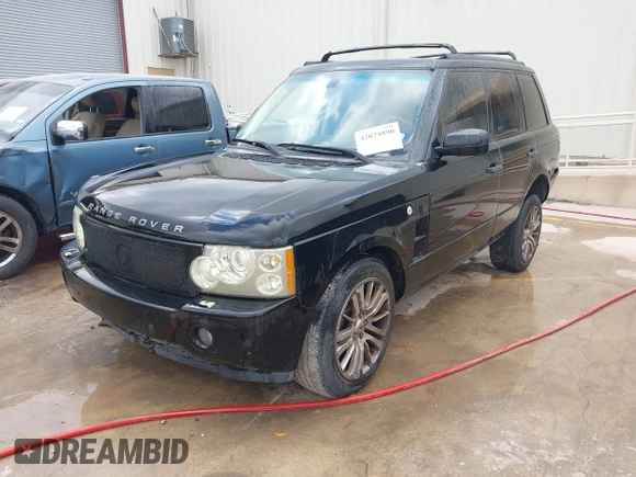 2007 Land Rover Range Rover HSE z VIN SALME15417A243558, wystawiony jako IAAI lot #42074890 z przebiegiem 122 176 mil mil oraz . Historia ofert i sprzedaży dostępna na DreamBid. Obrazek 2.