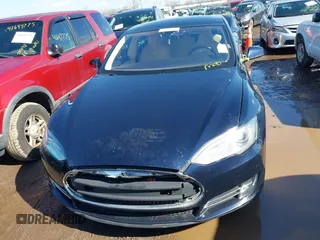 2013 Tesla Model S with VIN 5YJSA1CG2DFP14689, listed as a IAAI auction lot 41648508 with 98,578 mi miles and . Bid and sale history available at carsss.com. Image 11.