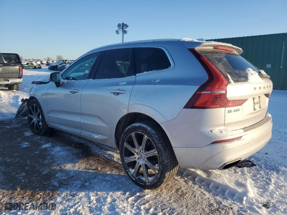 2021 Volvo XC60 Inscription with VIN YV4102RL8M1701024, listed as a Copart auction lot 45207055 with 27,107 mi miles and Salvage Title. Bid and sale history available at carsss.com. Image 2.