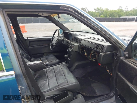 1987 Volvo 740 with VIN YV1FX8845H1175324, listed as a IAAI auction lot 42076862 with 371,211 mi miles. Bid and sale history available at carsss.com. Image 5.