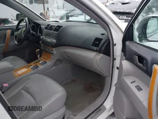 2009 Toyota Highlander Hybrid with VIN JTEEW41A992037404, listed as a IAAI auction lot 41434265 with 197,608 mi miles. Bid and sale history available at carsss.com. Image 5.