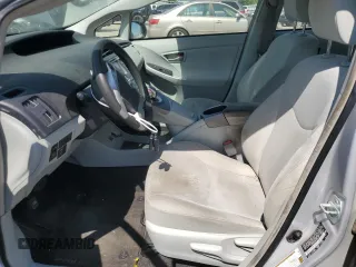 2015 Toyota Prius Four z VIN JTDKN3DU8F0434698, wystawiony jako Copart lot #59846095 z przebiegiem 241 608 mil mil oraz Czysty tytuł • Clean title. Historia ofert i sprzedaży dostępna na DreamBid. Obrazek 7.