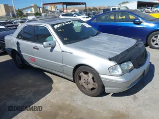 1998 Mercedes-Benz C с VIN WDBHA33G8WF744587, выставлен на аукционе IAAI как лот 42682845 с пробегом 271 027 миль миль и . История ставок и продаж доступна на DreamBid. Изображение 1.