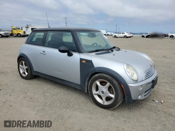 2005 MINI Hardtop with VIN WMWRC335X5TJ70165, listed as a Copart auction lot 53918445 with 145,572 mi miles and Salvage title. Bid and sale history available at DreamBid. Image 4.