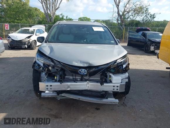 2025 Toyota Sienna XSE z VIN 5TDDRKEC5SS252980, wystawiony jako IAAI lot #42120671 z przebiegiem 204 mil mil oraz . Historia ofert i sprzedaży dostępna na DreamBid. Obrazek 13.