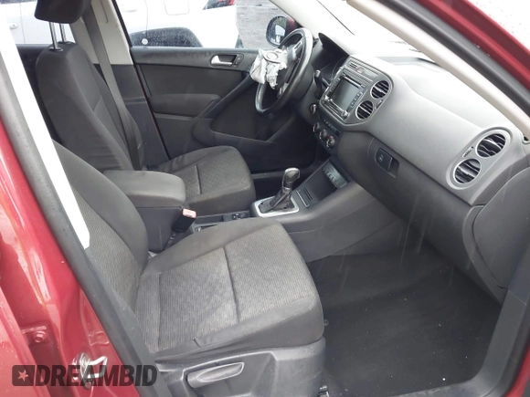 2015 Volkswagen Tiguan R-Line with VIN WVGAV7AXXFW106001, listed as a IAAI auction lot 41652896 with 131,031 mi miles and . Bid and sale history available at DreamBid. Image 5.