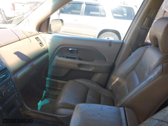 2006 Honda Pilot EX-L with RES with VIN 5FNYF28626B016118, listed as a IAAI auction lot 41819365 with 314,954 mi miles. Bid and sale history available at carsss.com. Image 5.