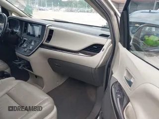 2016 Toyota Sienna XLE with VIN 5TDYK3DC0GS737600, listed as a IAAI auction lot 42027412 with 95,302 mi miles. Bid and sale history available at carsss.com. Image 5.