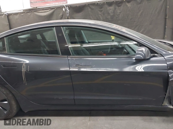 2025 Tesla Model 3 Long Range with VIN 5YJ3E1EA4SF952168, listed as a IAAI auction lot 42281783 with 3,926 mi miles and . Bid and sale history available at DreamBid. Image 13.