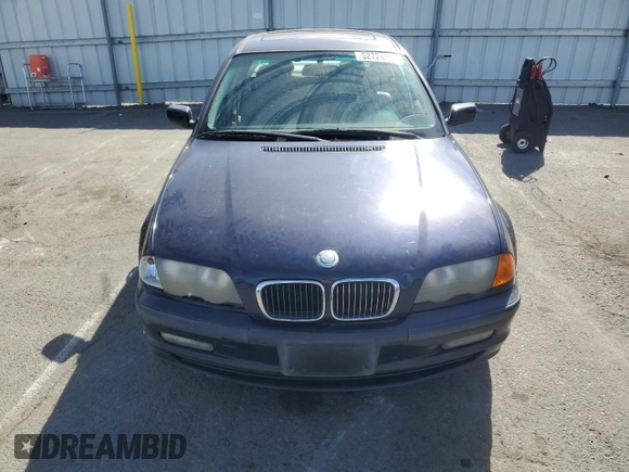 2001 BMW 3 Series 325i with VIN WBAAV334X1FU92599, listed as a Copart auction lot 52724155 with 82,156 mi miles and Clean Title. Bid and sale history available at carsss.com. Image 5.