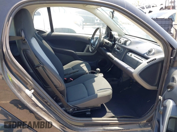 2015 Smart fortwo Passion с VIN WMEEJ3BA7FK802991, выставлен на аукционе IAAI как лот 42672202 с пробегом 45 850 миль миль и . История ставок и продаж доступна на DreamBid. Изображение 5.
