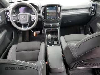 2022 Volvo XC40 Twin Plus z VIN YV4ED3UR3N2713780, wystawiony jako Copart lot #58767174 z przebiegiem 23 486 mil mil oraz Szkoda całkowita • Salvage title. Historia ofert i sprzedaży dostępna na DreamBid. Obrazek 8.