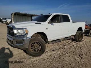 2021 Ram 2500 Big Horn z VIN 3C6UR5DL2MG555372, wystawiony jako Copart lot #50884805 z przebiegiem 91 633 mil mil oraz Szkody całkowita. Historia ofert i sprzedaży dostępna na DreamBid. Obrazek 1.