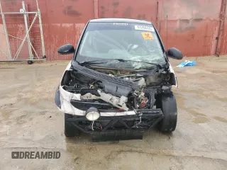 2010 Smart fortwo Pure z VIN WMEEJ3BA0AK344722, wystawiony jako Copart lot #47288785 z przebiegiem 116 941 mil mil oraz Szkoda całkowita • Salvage title. Historia ofert i sprzedaży dostępna na DreamBid. Obrazek 5.