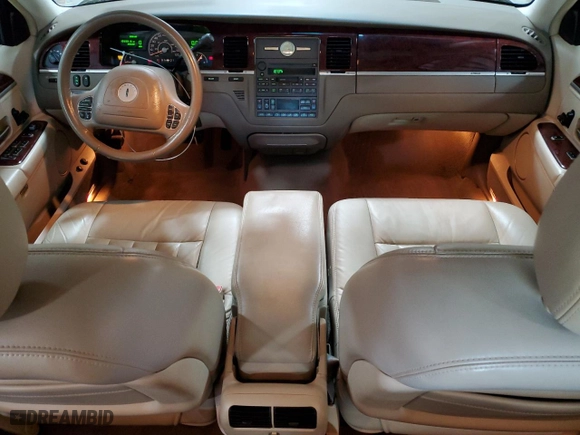 2004 Lincoln Town Car Signature with VIN 1LNHM81W14Y644439, listed as a Copart auction lot 50581705 with 106,001 mi miles and Salvage Title. Bid and sale history available at carsss.com. Image 8.