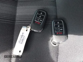 2025 Honda Civic Sport z VIN 2HGFE2F5XSH560117, wystawiony jako IAAI lot #42115264 z przebiegiem 3 621 mil mil oraz . Historia ofert i sprzedaży dostępna na DreamBid. Obrazek 11.