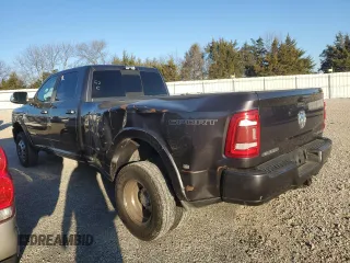 2021 Ram 3500 Laramie with VIN 3C63RRJL1MG528252, listed as a Copart auction lot 88440125 with 305,626 mi miles and Clean Title. Bid and sale history available at carsss.com. Image 2.
