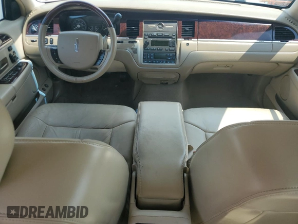 2008 Lincoln Town Car Limited z VIN 2LNHM82V38X660959, wystawiony jako Copart lot #57168355 z przebiegiem 194 630 mil mil oraz Szkoda całkowita • Salvage title. Historia ofert i sprzedaży dostępna na DreamBid. Obrazek 8.