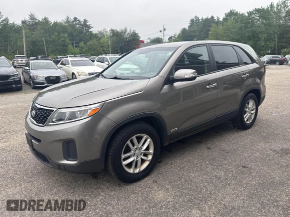 2014 Kia Sorento LX z VIN 5XYKTCA69EG542686, wystawiony jako IAAI lot #42475453 z przebiegiem 128 962 mil mil oraz . Historia ofert i sprzedaży dostępna na DreamBid. Obrazek 2.