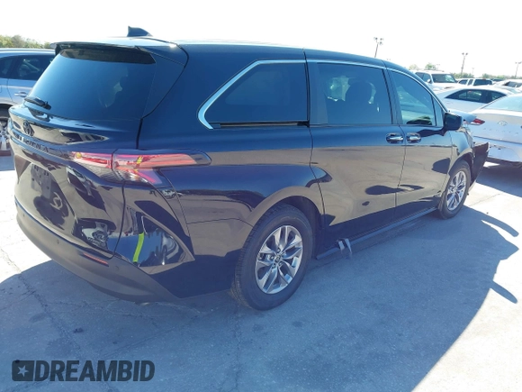 2022 Toyota Sienna XLE with VIN 5TDYRKEC2NS125318, listed as a IAAI auction lot 41764720 with 125,276 mi miles. Bid and sale history available at carsss.com. Image 4.