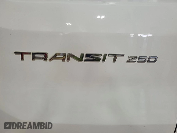 2018 Ford Transit z VIN 1FTYR1YMXJKA73548, wystawiony jako IAAI lot #42842418 z przebiegiem 111 077 mil mil oraz . Historia ofert i sprzedaży dostępna na DreamBid. Obrazek 26.