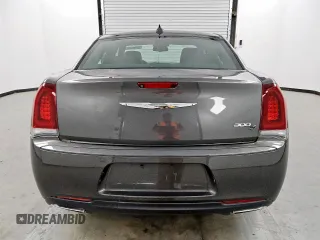 2020 Chrysler 300 S z VIN 2C3CCABG8LH131377, wystawiony jako Copart lot #56373215 z przebiegiem 3 584 mil mil oraz Czysty tytuł • Clean title. Historia ofert i sprzedaży dostępna na DreamBid. Obrazek 6.