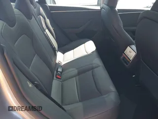 2025 Tesla Model 3 Long Range z VIN 5YJ3E1EB9SF873801, wystawiony jako IAAI lot #42141255 z przebiegiem 1612 mil mil oraz . Historia ofert i sprzedaży dostępna na DreamBid. Obrazek 8.