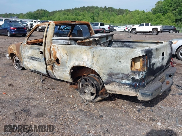 1999 GMC Sonoma z VIN 1GTCS1448X8518301, wystawiony jako IAAI lot #42129794 z przebiegiem Nie podano mil oraz . Historia ofert i sprzedaży dostępna na DreamBid. Obrazek 3.