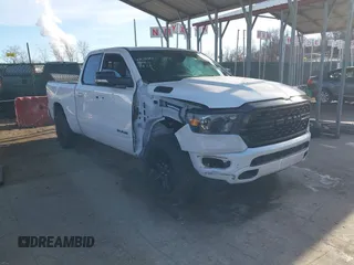 2022 Ram 1500 Big Horn z VIN 1C6RRFBG8NN263624, wystawiony jako IAAI lot #41034883 z przebiegiem 42 409 mil mil oraz . Historia ofert i sprzedaży dostępna na DreamBid. Obrazek 1.
