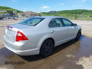 2010 Ford Fusion SE z VIN 3FAHP0HA6AR238485, wystawiony jako IAAI lot #42237682 z przebiegiem 147 260 mil mil oraz . Historia ofert i sprzedaży dostępna na DreamBid. Obrazek 4.