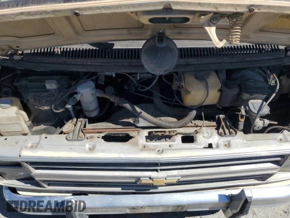 1985 Chevrolet Chevy Van z VIN 1GBEG25HXF7160399, wystawiony jako Copart lot #64115004 z przebiegiem 40 895 mil mil oraz Czysty tytuł • Clean title. Historia ofert i sprzedaży dostępna na DreamBid. Obrazek 12.