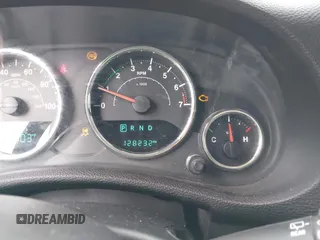 2016 Jeep Wrangler Unlimited Sahara z VIN 1C4BJWEGXGL280016, wystawiony jako IAAI lot #42620102 z przebiegiem 128 232 mil mil oraz . Historia ofert i sprzedaży dostępna na DreamBid. Obrazek 16.